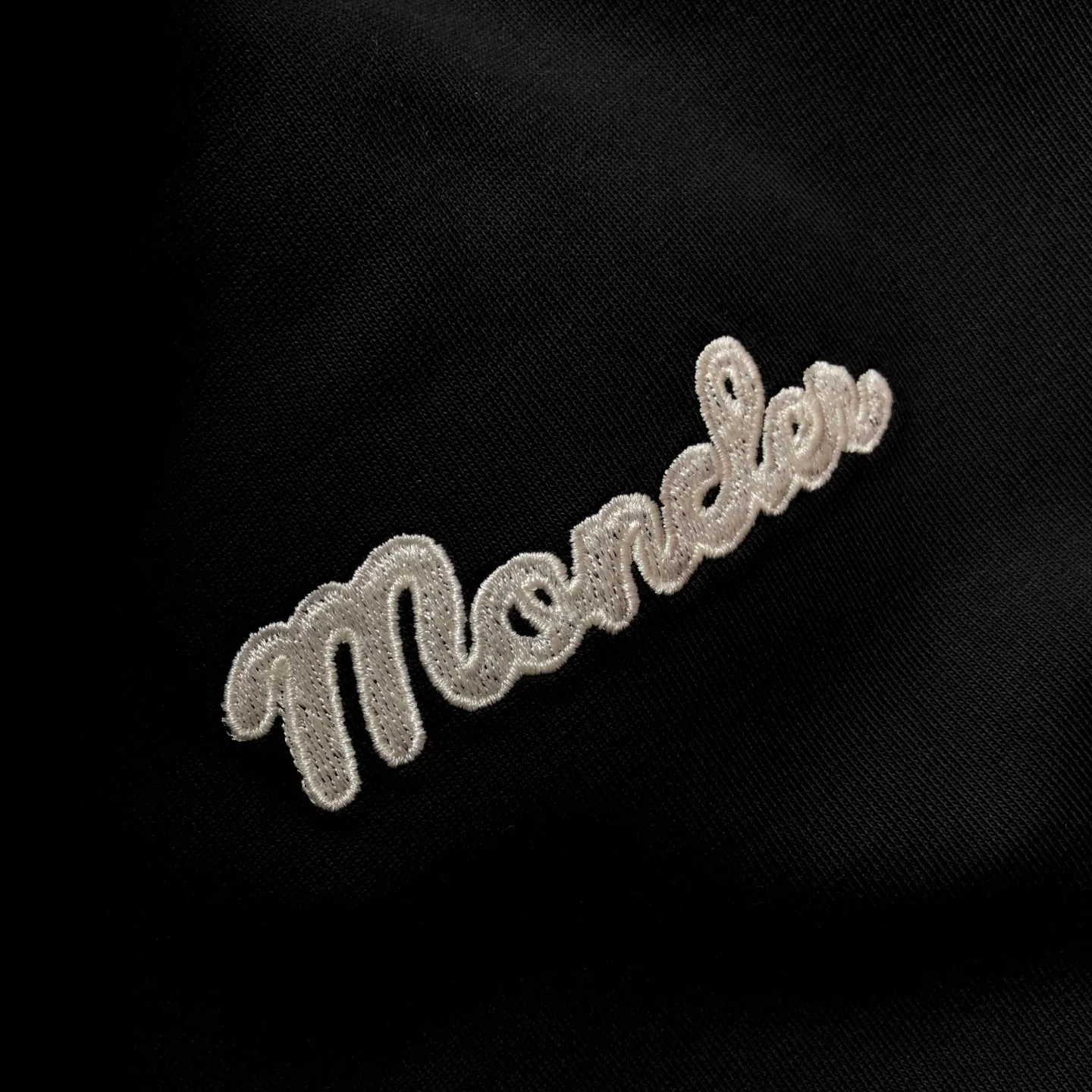 Moncler/ 2026 New Arrival logo T ⚠ ⚠ Quality⚠ Same Style logo ， ， Versatile Same Style Quality : White Black Size : XS ～ L XS : 110 70 58.5 21.5 S : 114 72 60 22 M : 118 74 61.5 22.5 L : 122 76 63 23